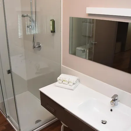 马泰拉国立公寓式酒店 4*