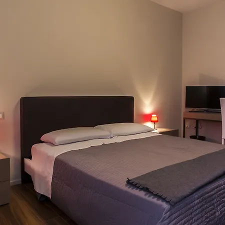 马泰拉国立公寓式酒店 4*