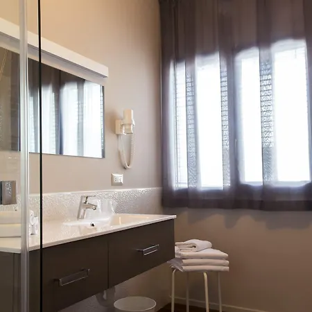 马泰拉国立公寓式酒店 4*